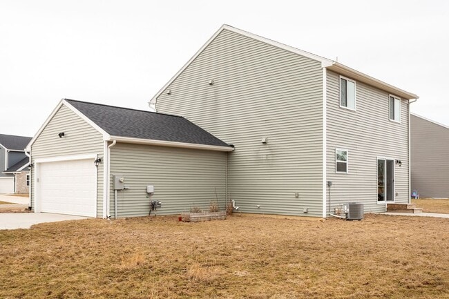 Building Photo - COMING SOON! Spacious 4-Bed Grand Blanc Home with Modern Comfort