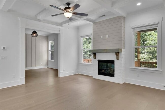 Building Photo - 6181 Shoreland Cir