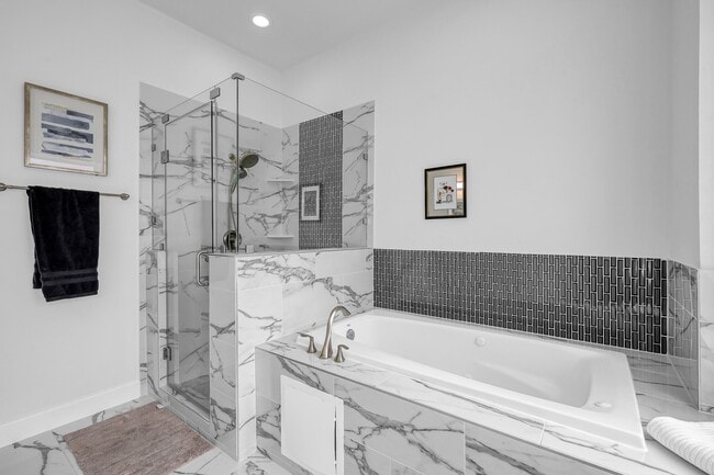 Building Photo - 2116 Oatfield Dr