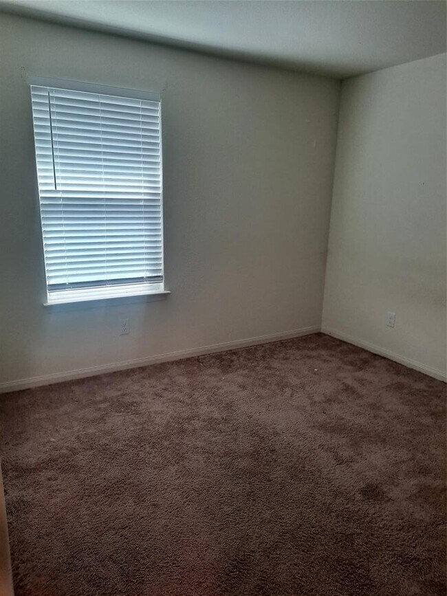 Building Photo - 685 Yearwood Ln