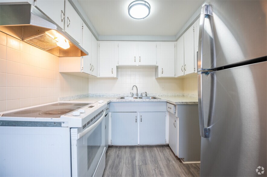 2BR, 1BA - 766SF - Kitchen - Park 29 Apartments
