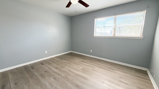 Building Photo - Kentwood Apartments