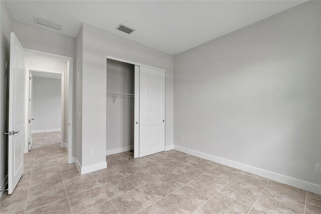 Building Photo - 5206 Liberty Ln