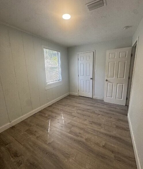 Building Photo - 2437 University Dr