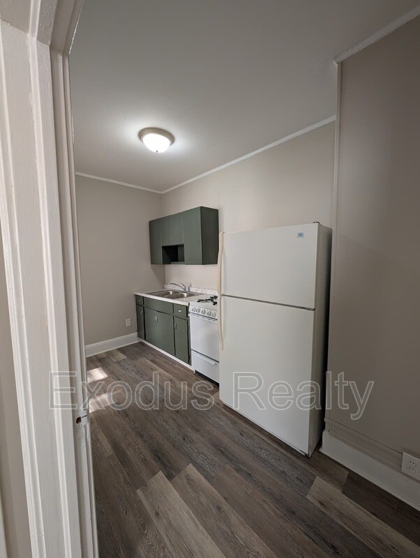 Building Photo - 105 Gordon St