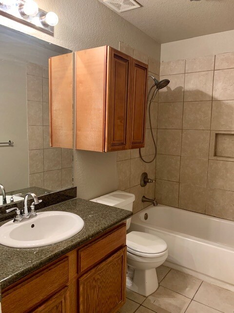 Building Photo - 3577 Hemlock Pl