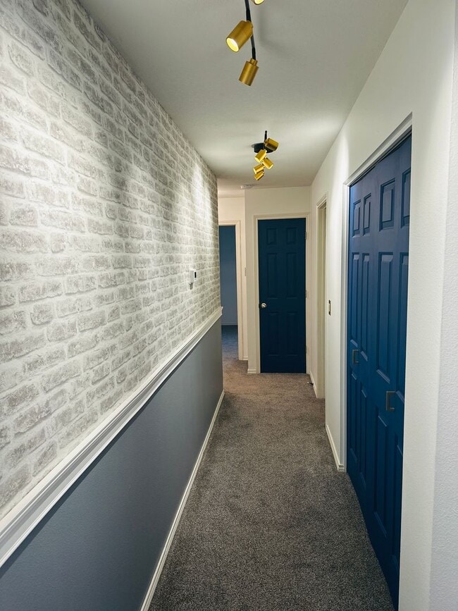 Building Photo - Charming Cascade Park One Level Home