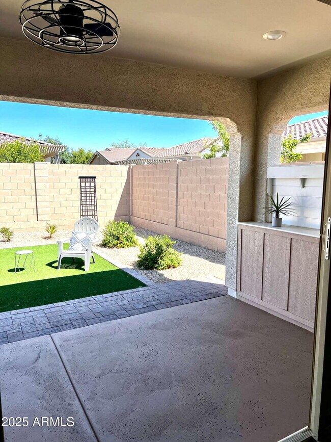 Building Photo - 9846 E Talon Ave
