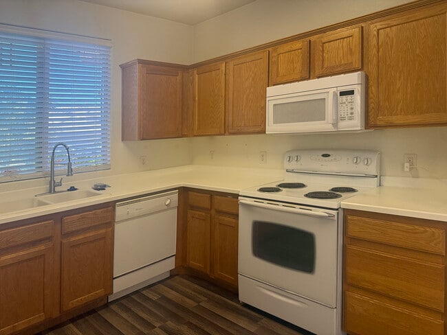 Building Photo - 934 N Slow Creek Ln