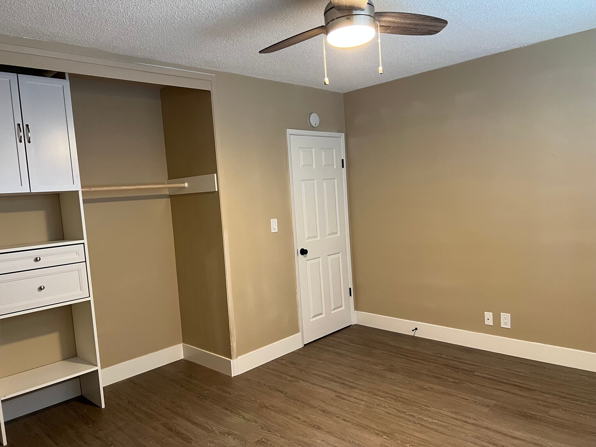Master Door - 574 N Wilson Ave