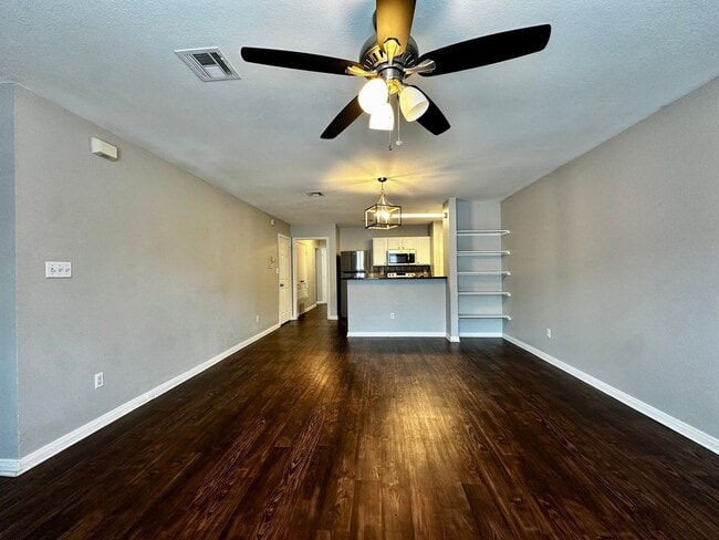 Building Photo - 2/2 Townhome at Hunt Club!
