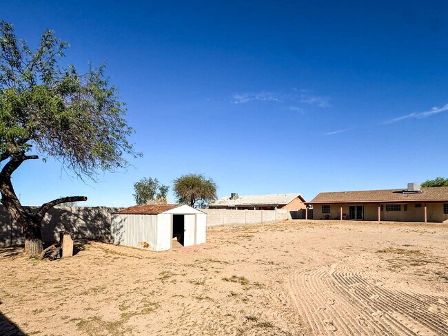 Building Photo - "Newly Renovated 4-Bedroom, 2 Bathroom Home in Yuma!"