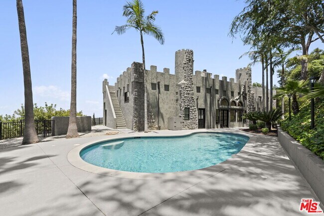 Building Photo - 15851 Mulholland Pl