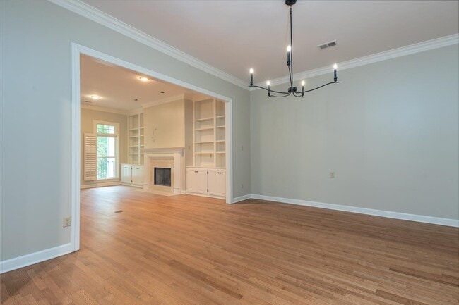 Building Photo - 1060 Island Dr