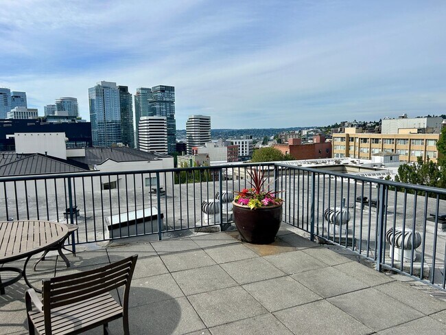 Building Photo - First Hill One Bedroom - Stellar Location! AVAILABLE NOW!