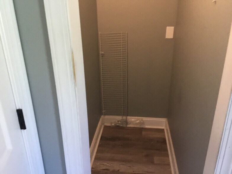 Building Photo - 3880 Tommy Dr