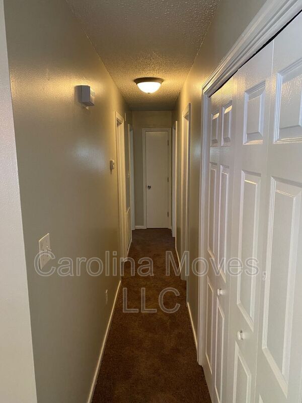 Building Photo - 205 Knighton Dr