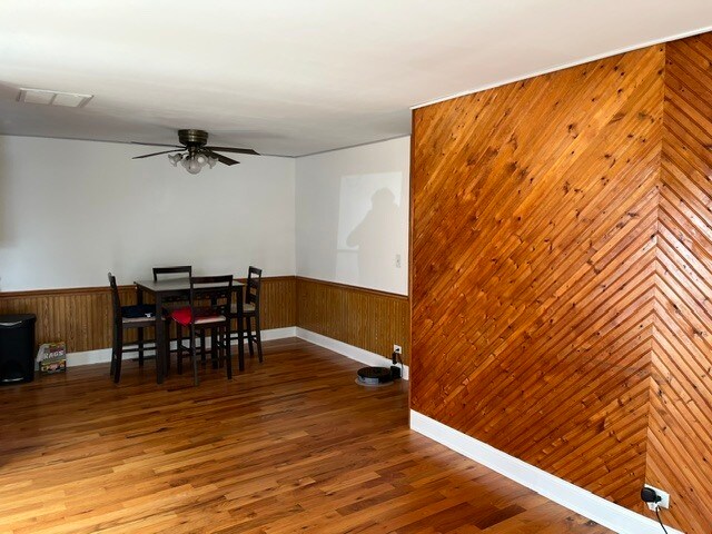 Building Photo - 1811 Jamestown Cir