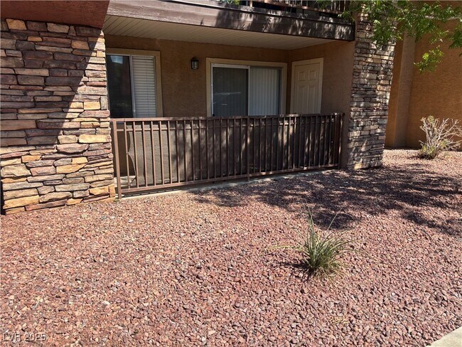Building Photo - 5260 River Glen Dr