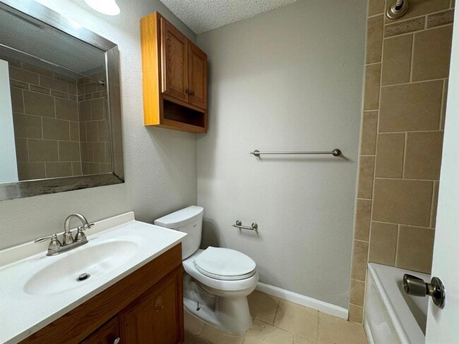 Building Photo - 9502 Quail Village Ln