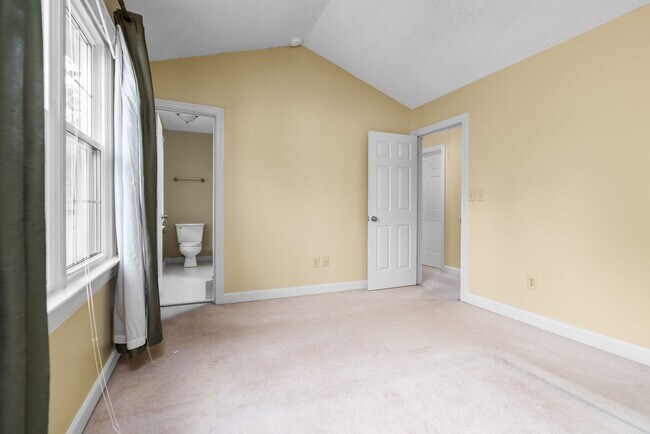 Building Photo - Woodcroft Wonderful!