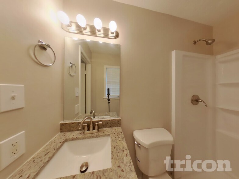 Building Photo - 199 Kings Ct NW