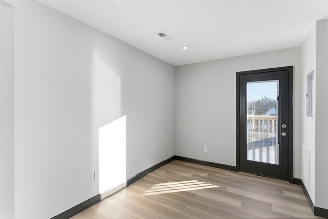 Building Photo - Macy Way - 103