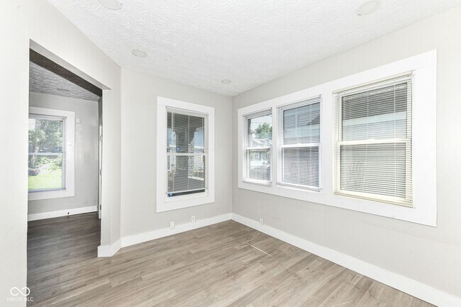 Building Photo - Three Bedroom Duplex Located Near Meridian St and 30th Street