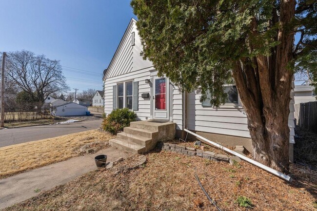 Building Photo - 2901 Zenith Ave N