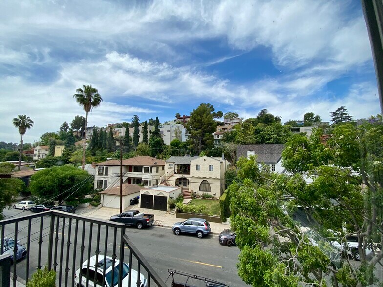 Picturesque views - 3807 Tracy Street
