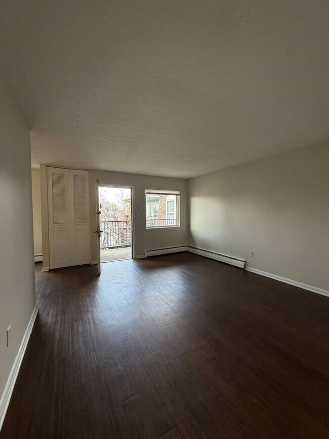 Interior Photo - Villages of Hikes Point