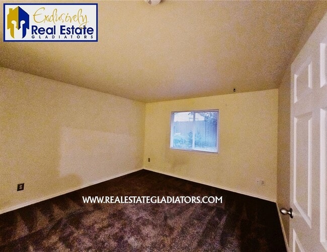 Building Photo - Beautiful, Pet Friendly Light-Filled Rambl...