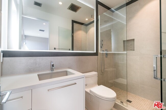 Building Photo - 159 S Bowling Green Way