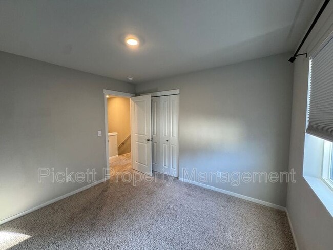 Building Photo - 6500 Hornet Cir NE