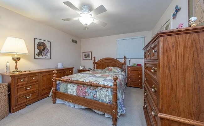 Building Photo - 8850 Breezewood Dr