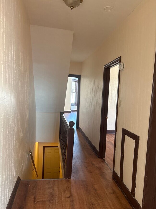 Building Photo - 3 Bedroom 1 Bath Large Rooms-York City SD