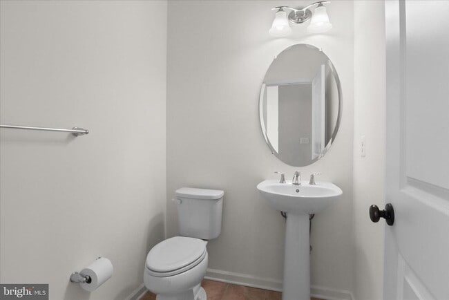 Building Photo - 42824 Edgegrove Heights Terrace