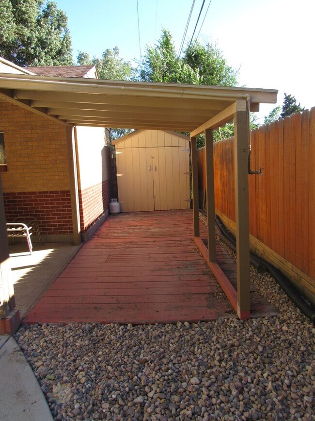 Building Photo - 2 Bedrooms plus 2 non confirming bedrooms in the basement close to light rail