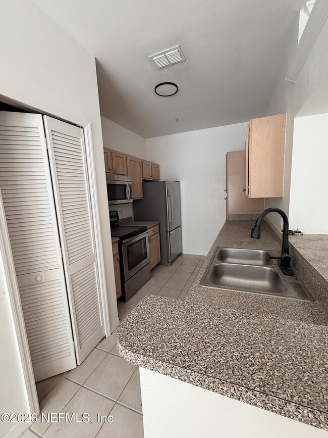 Building Photo - 7800 Point Meadows Dr
