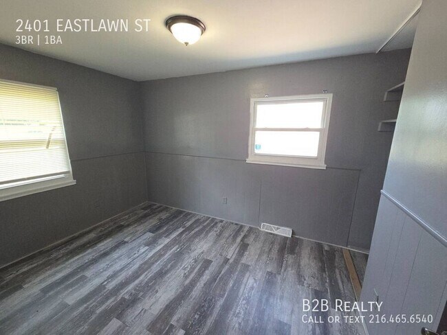 Building Photo - 2401 Eastlawn St
