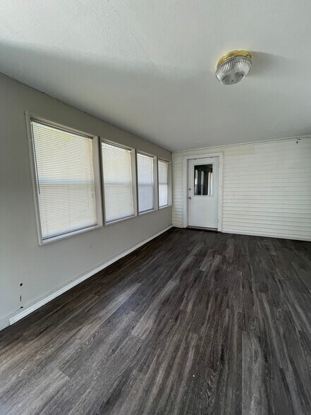 covered porch area - 282 N Franklin St