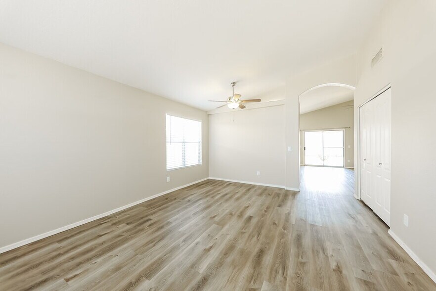 Building Photo - 9847 W Irma Ln