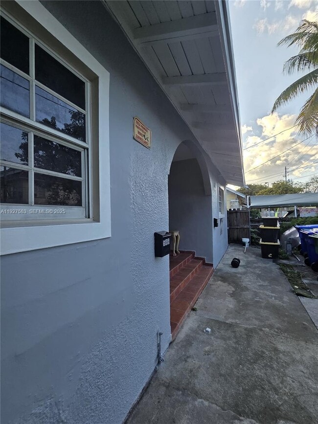 Building Photo - 568 SW 3rd St