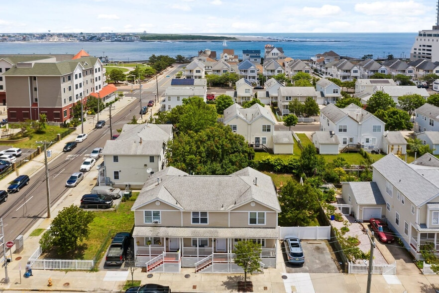 Building Photo - 131 N Vermont Ave