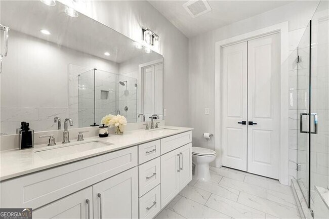 Building Photo - 6890 Peachtree Dunwoody Rd