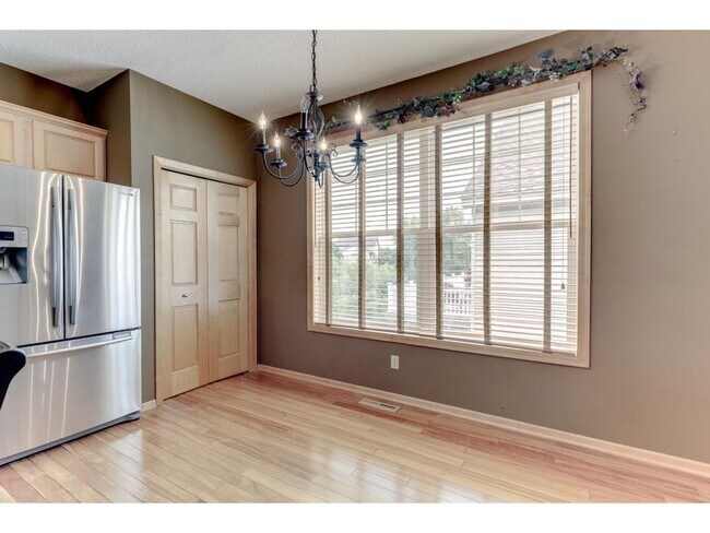 Building Photo - 2074 Clover Ct