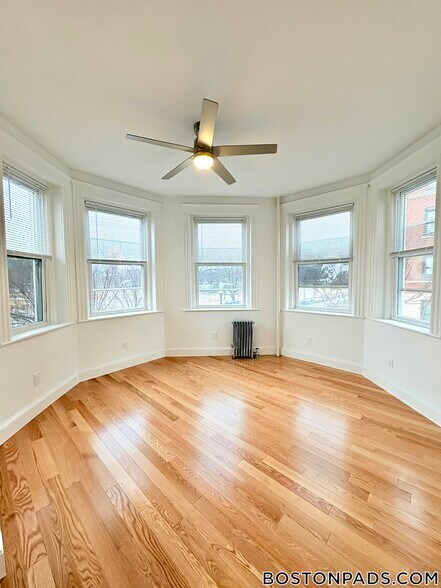 Building Photo - 95 Park Dr