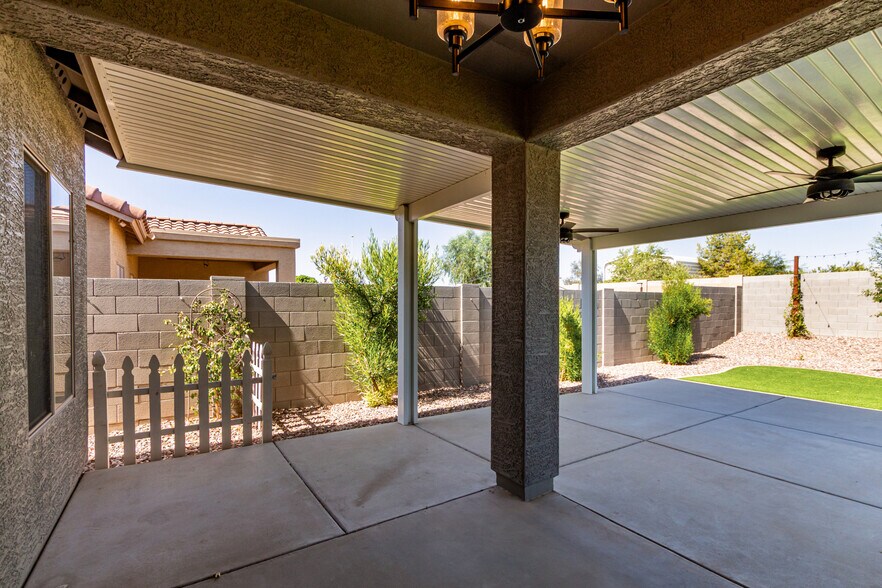 Building Photo - 41229 N Stenson Dr