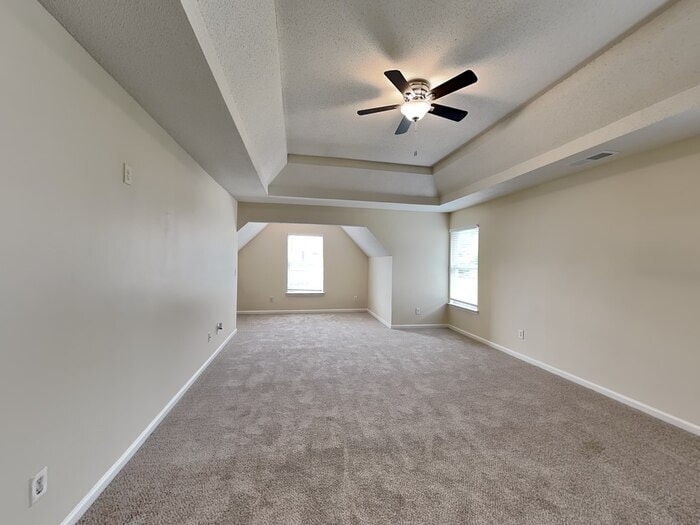 Building Photo - 6095 Trotters Cir