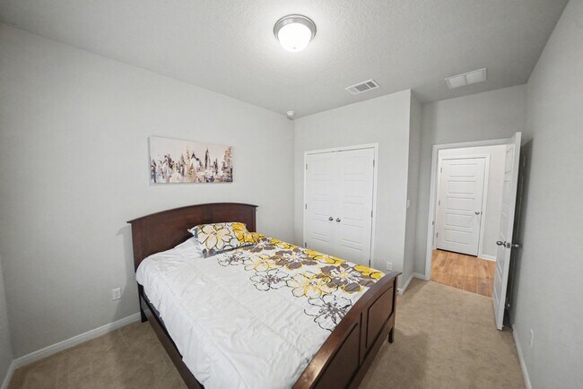 Building Photo - Stylish & Spacious 5-Bed in Prime Schertz Location! - Realtor Commission: $500